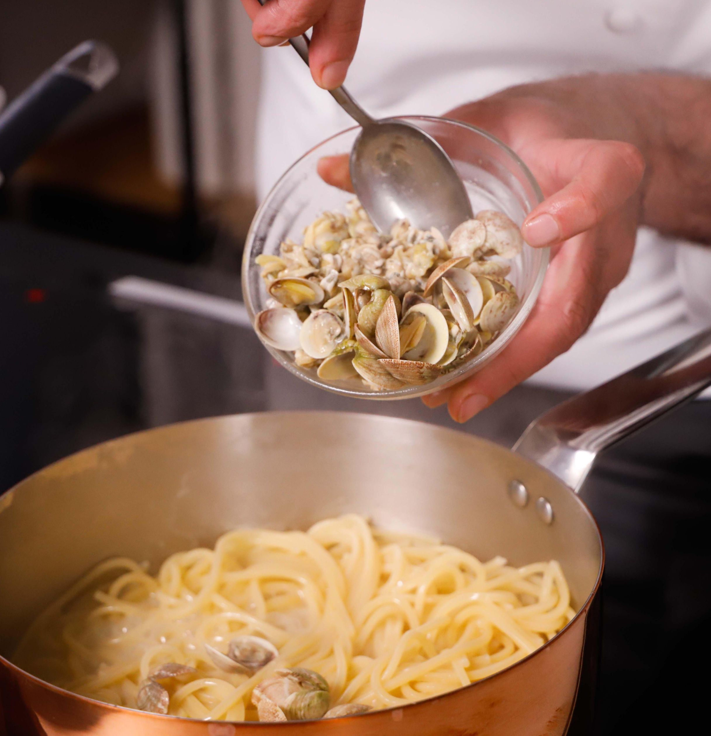 Spaghetti con lupini di mare ricetta classica e piccante Saporie